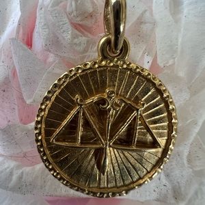 18 k solid real gold libra medallion very good condition